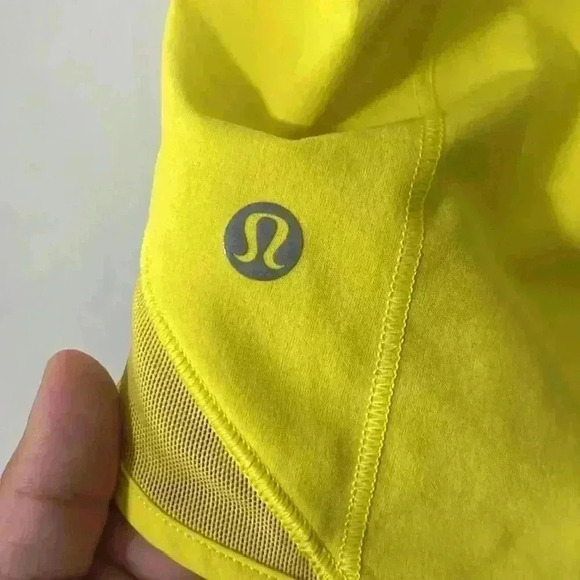 Lululemon Hotty hot short high rise - Picture 3 of 8